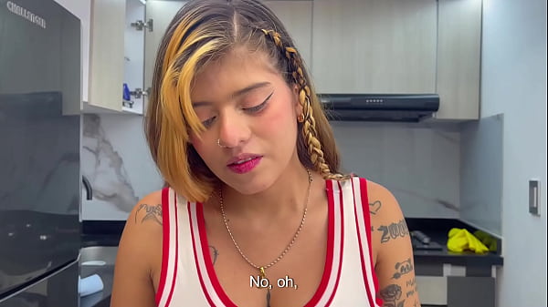 Mi pequeña hermanastra quiere saber que es un pene, y le doy la mejor clase de anatomía de su vida.