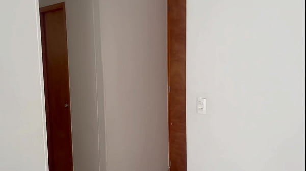 Mi pequeña hermanastra me hace el mejor masaje de mi vida con una rica follada incluida y corrida.