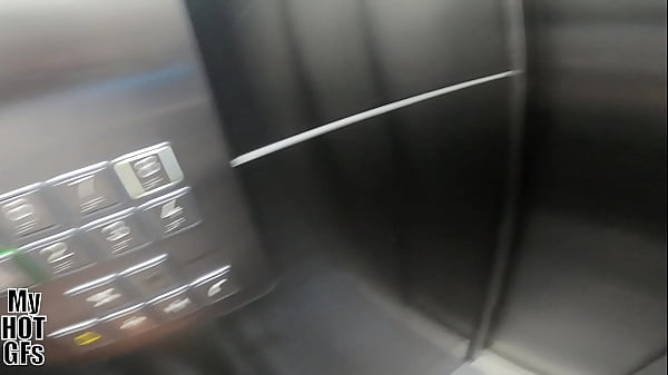 Tiktoker Linda despierta a su novio y él la deja con el coñito lleno de leche.